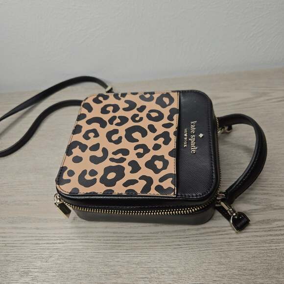Kate Spade Daisy Graphic Leopard Vanity Crossbody Bag - Picture 4 of 5